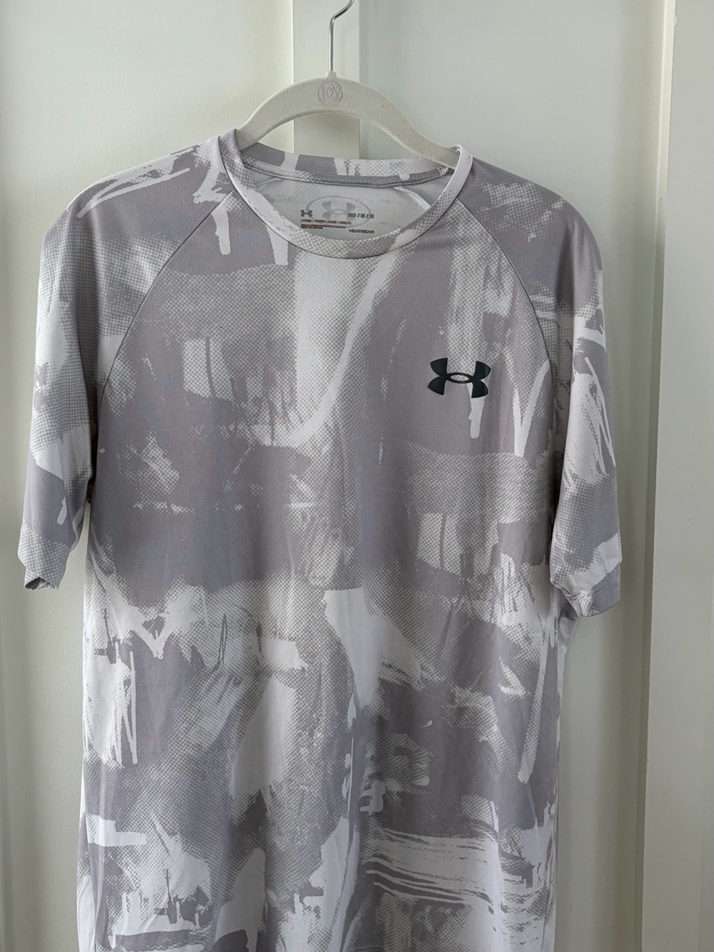 Under Armour Men’s Performance Graphic Tee | Gray White | Size Medium